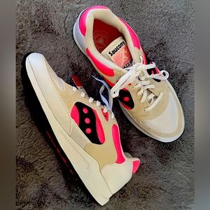 Saucony Orignals Jazz 4000 sneaker. Pink, white and purple. Men’s size 9. NWT